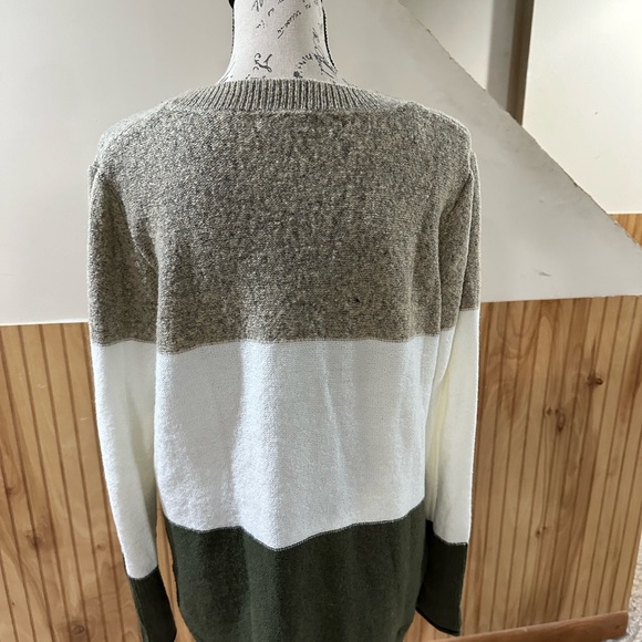 Lefty & Me sweater - Picture 2 of 4